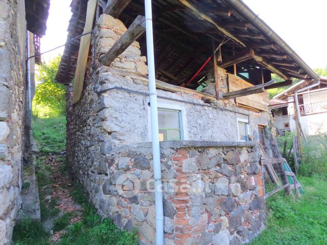 Rustico/casale in residenziale in Frazione Lovario