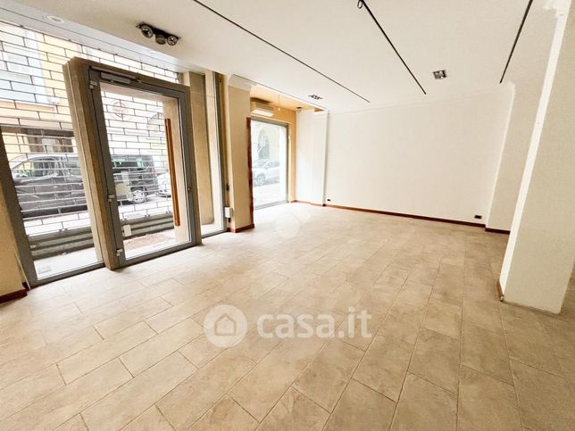 Ufficio in commerciale in Via Fratelli Cairoli 22