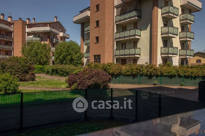 Appartamento in residenziale in Via Lago Gerundo 20