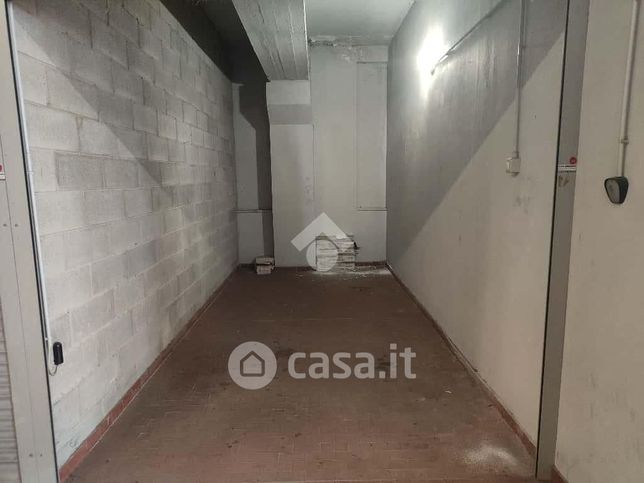 Box/posto auto in residenziale in Viale Tibaldi 5