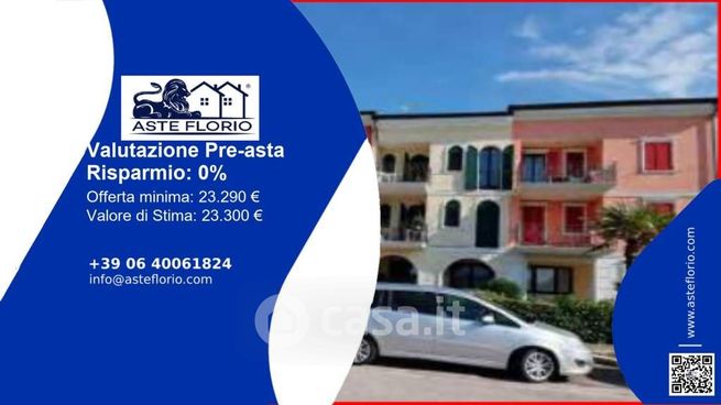 Box/posto auto in residenziale in Via Pesaro 75
