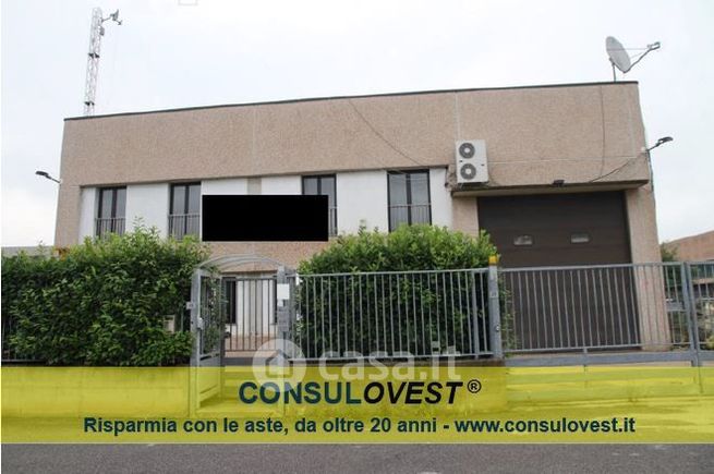 Capannone in commerciale in Via Bernina 25