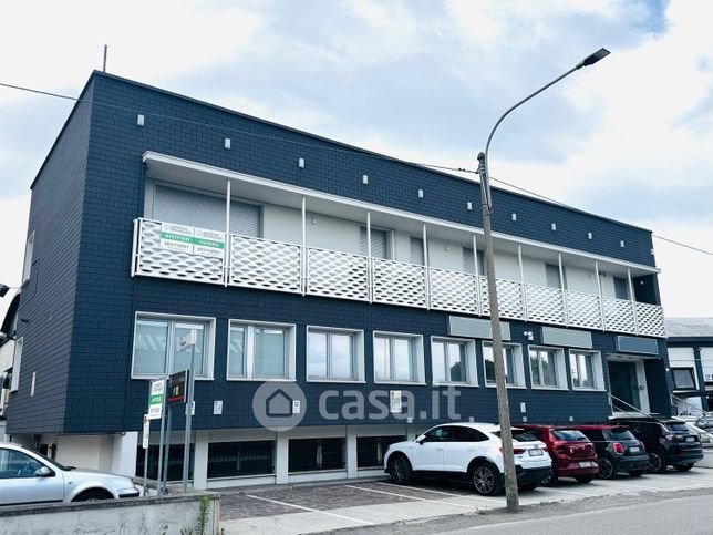 Ufficio in commerciale in Via P. Fabbri 2