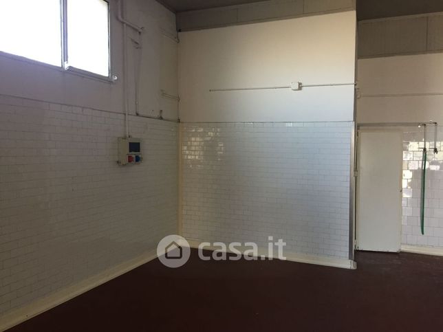 Capannone in commerciale in Via Provinciale