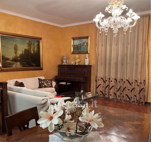 Villa in residenziale in 