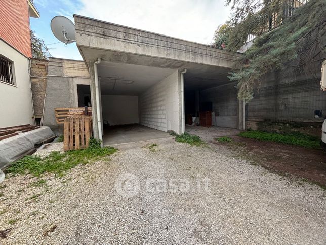 Garage/posto auto in residenziale in Via Ferentano