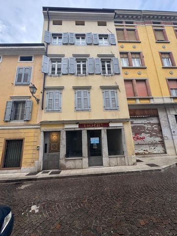 Attività/licenza (con o senza mura) in commerciale in Via del Seminario 6