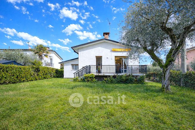 Casa indipendente in residenziale in Via Oliveto