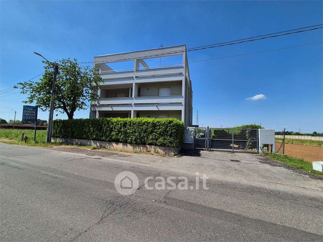 Appartamento in residenziale in Via Per la Massina 45