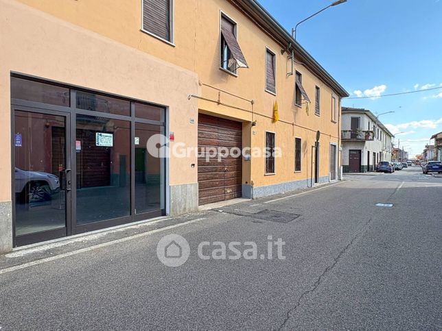 Ufficio in commerciale in Via IV Novembre 61