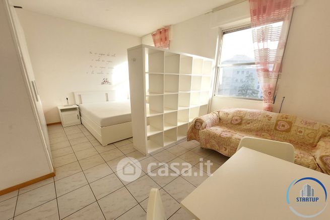 Appartamento in residenziale in Via Francesco Cavezzali 11