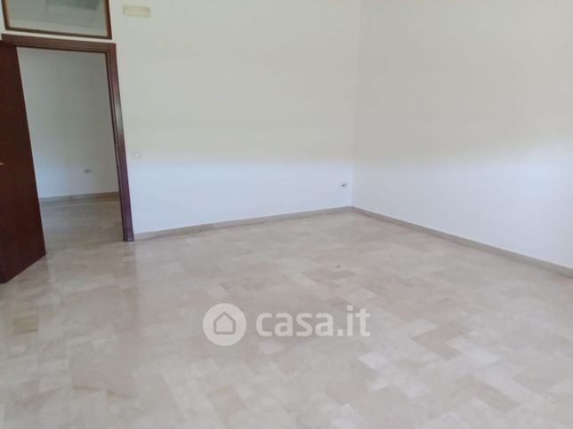 Ufficio in commerciale in Via Masullo 25
