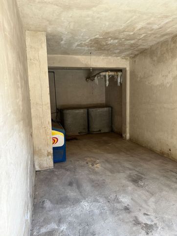 Box/posto auto in residenziale in Via la Rosa 102