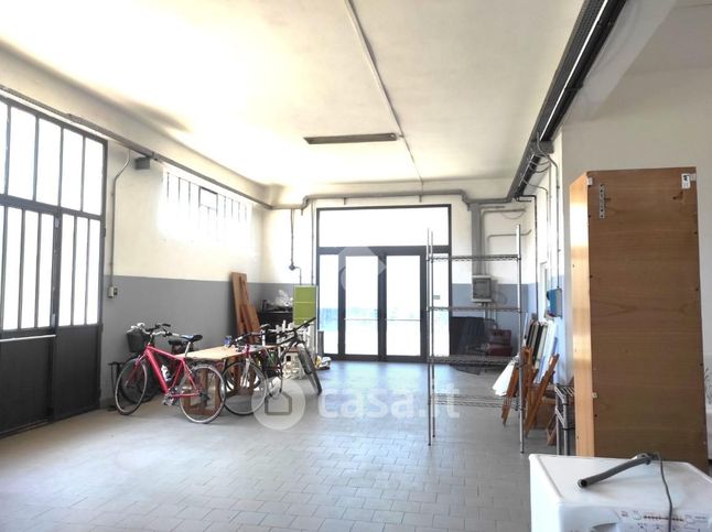 Capannone in commerciale in Via Palmiro Togliatti 13