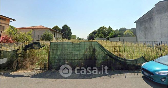 Terreno edificabile in residenziale in Via Adige 24