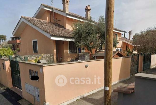 Villetta a schiera in residenziale in Via Rocce Anzini