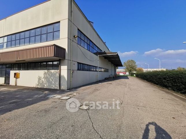 Capannone in commerciale in Via Liguria