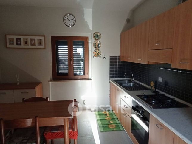 Casa bi/trifamiliare in residenziale in 