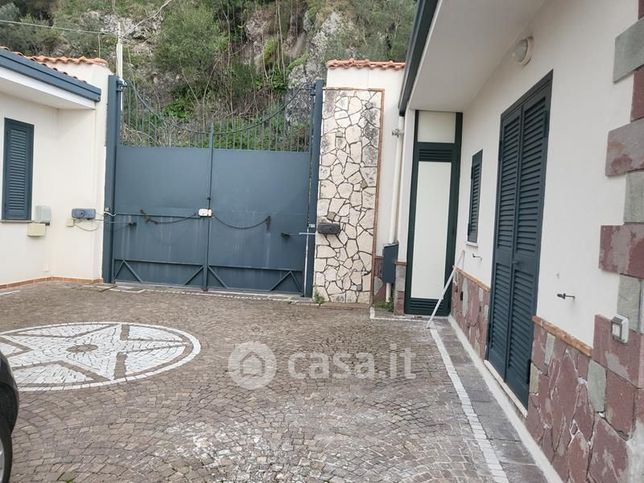 Appartamento in residenziale in Via Fra' Generoso 7