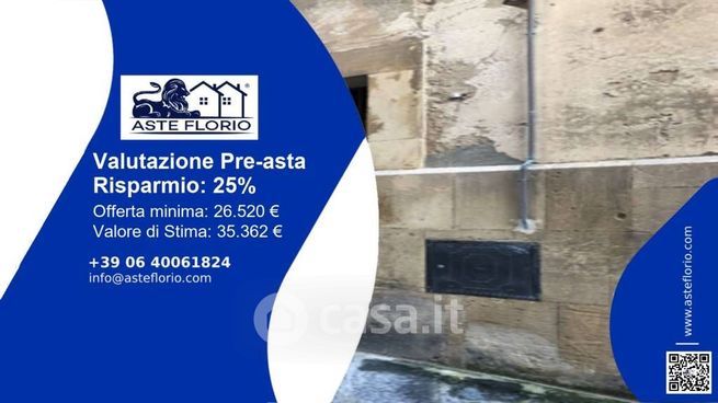 Box/posto auto in residenziale in Via del Collegio