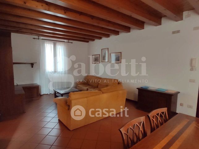 Appartamento in residenziale in Via Lucia Falcon Vial 18