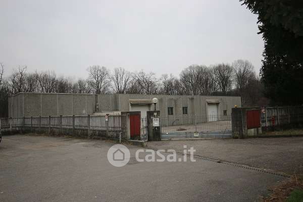 Capannone in commerciale in 