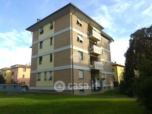 Box/posto auto in residenziale in Strada Alessandria 17