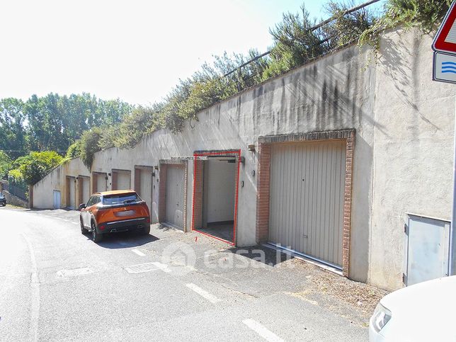 Box/posto auto in residenziale in Via Cassia