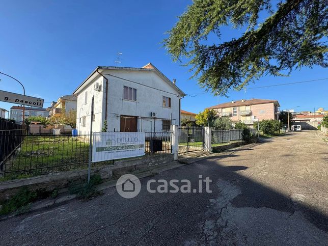 Casa indipendente in residenziale in Via Parini