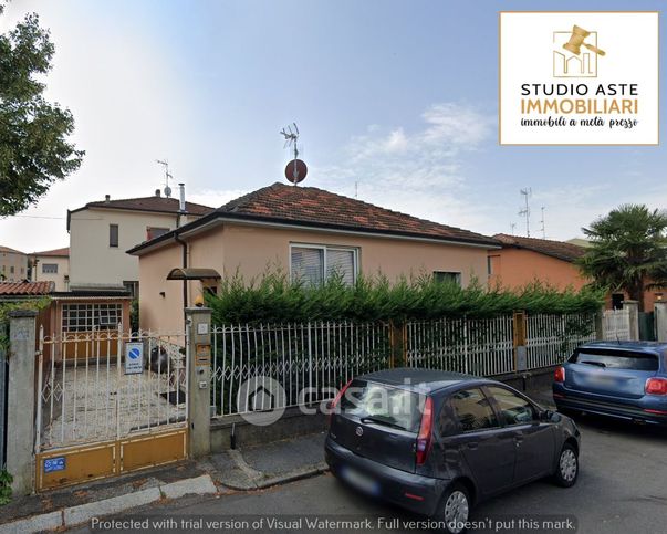 Villa in residenziale in Via Abruzzo 5