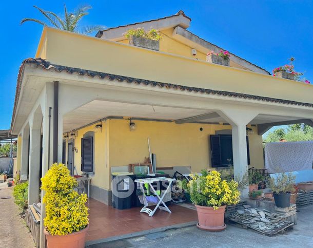 Casa bi/trifamiliare in residenziale in Velino 1