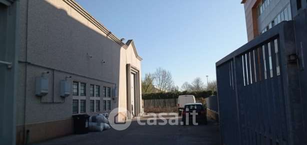 Capannone in commerciale in Via Paronese