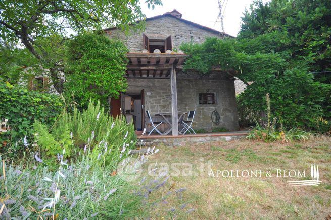 Rustico/casale in residenziale in Strada Provinciale Umbro Cortonese 41