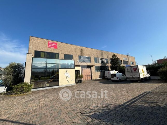 Capannone in commerciale in Via Volta 1