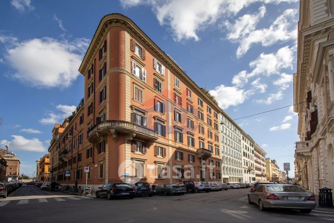 Negozio/locale commerciale in commerciale in Via Palestro 30