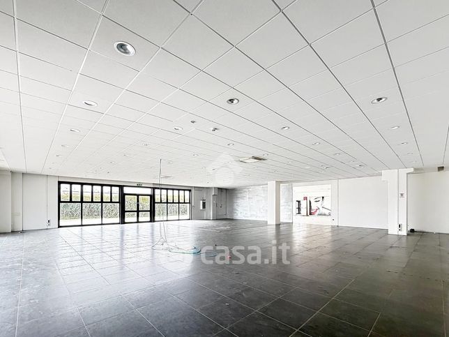 Capannone in commerciale in Via Federigo Enriques 9
