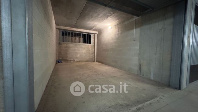 Box/posto auto in residenziale in Via Adelasia