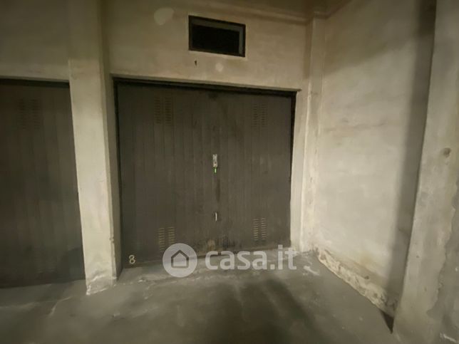 Garage/posto auto in residenziale in Viale Capuccio 32