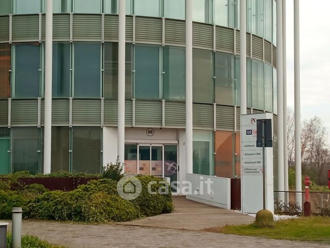 Ufficio in commerciale in Via Enrico Fermi 8 /B