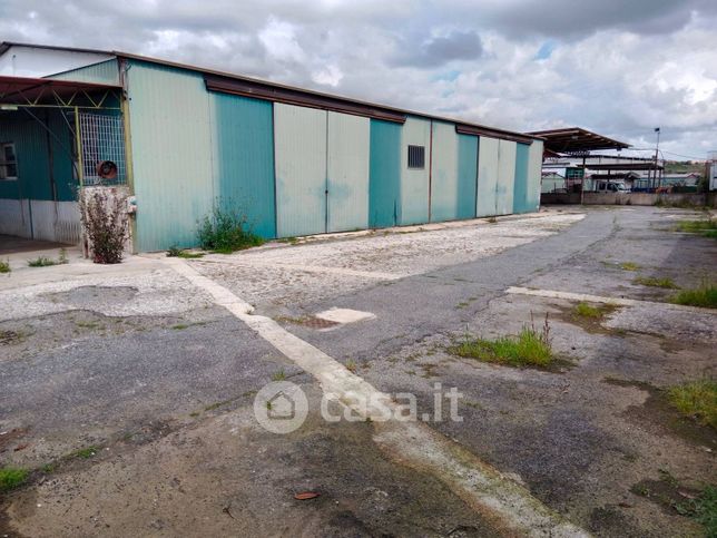 Capannone in commerciale in Via della Pisana