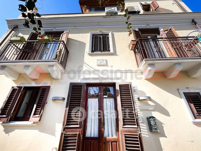 Casa indipendente in residenziale in Via Dr.Raffaele Colosi 61