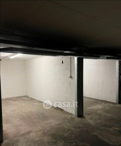 Box/posto auto in residenziale in Via della Scafa 466