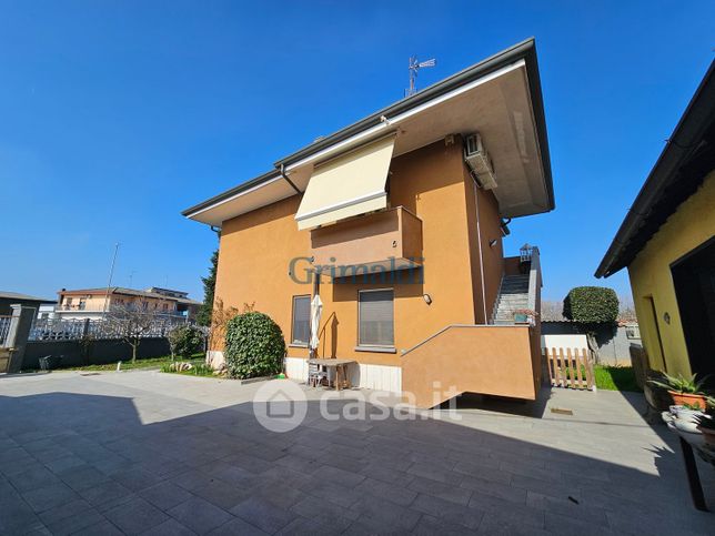 Villa in residenziale in Strada Robecco