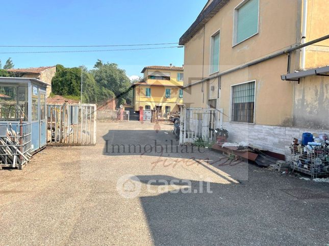 Capannone in commerciale in Via Trento