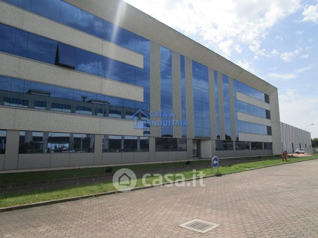 Ufficio in commerciale in Via Italia