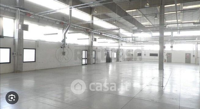 Capannone in commerciale in Via del Progresso