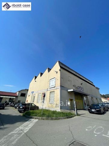 Capannone in commerciale in Via Emilia Vergani