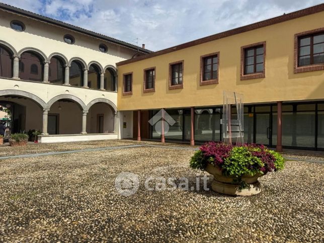 Ufficio in commerciale in 
