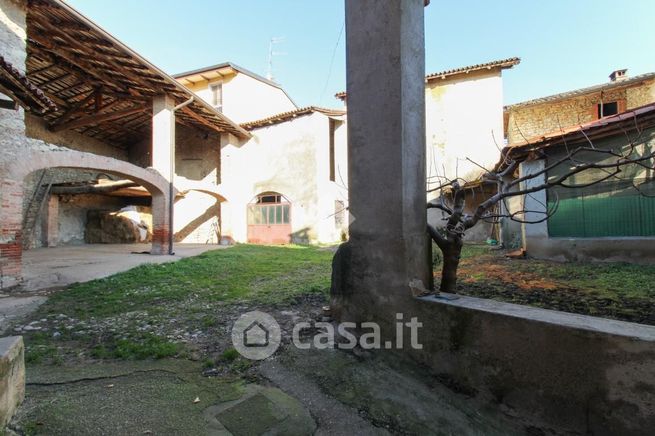 Casa bi/trifamiliare in residenziale in Località Quarena