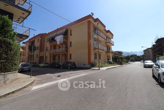 Appartamento in residenziale in Via Raffaele Lombardi 7